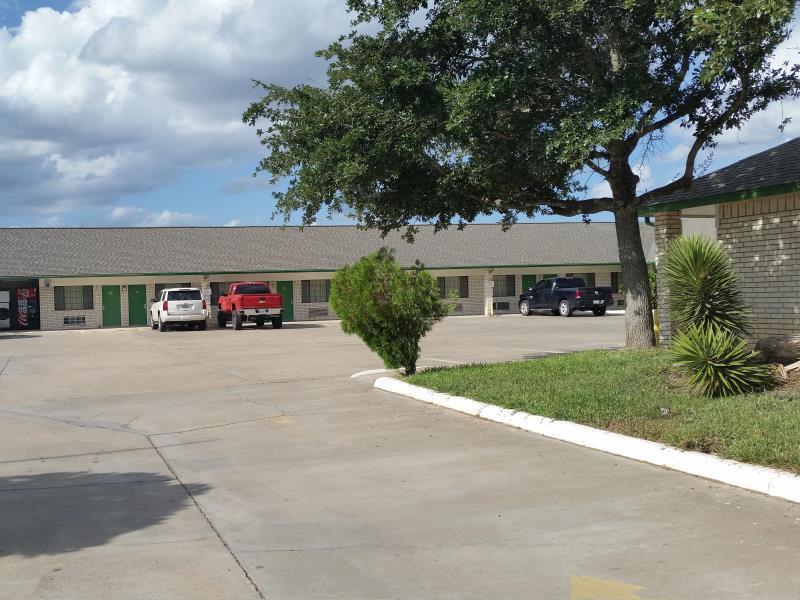 Garden Inn & Suites Hebbronville Extérieur photo