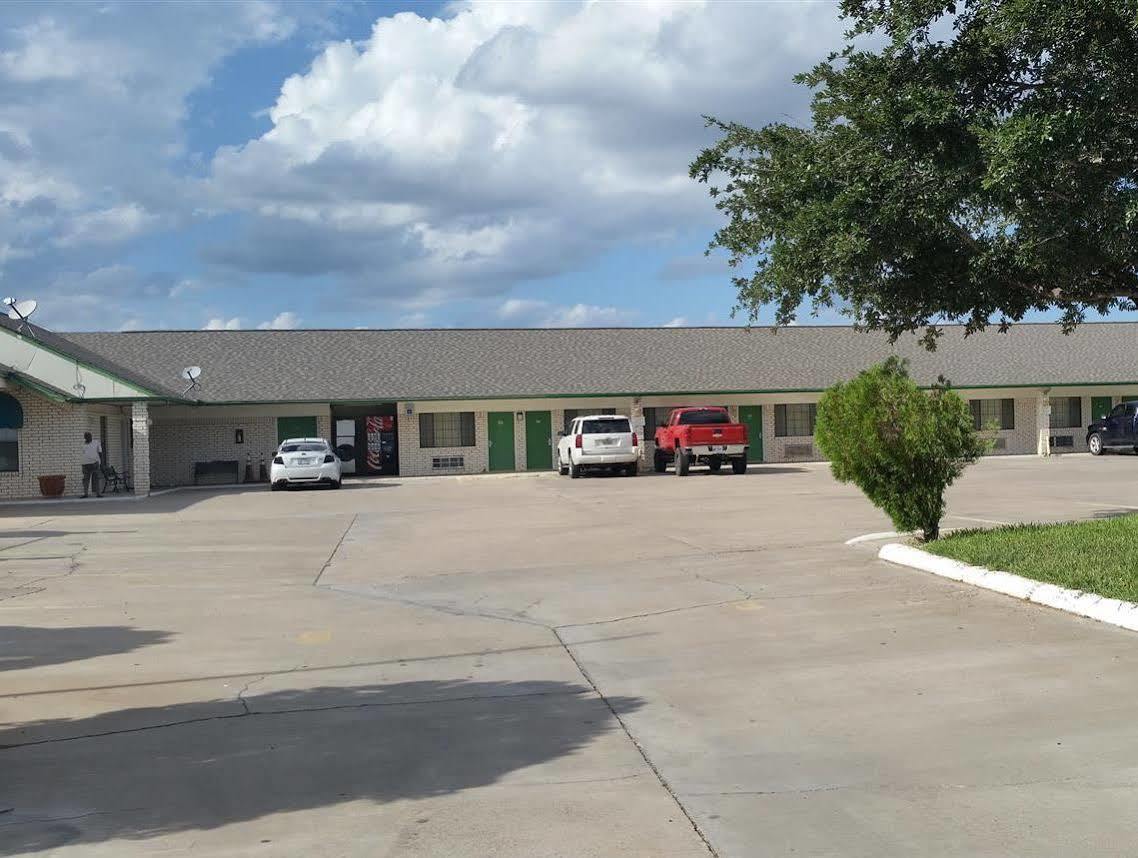 Garden Inn & Suites Hebbronville Extérieur photo