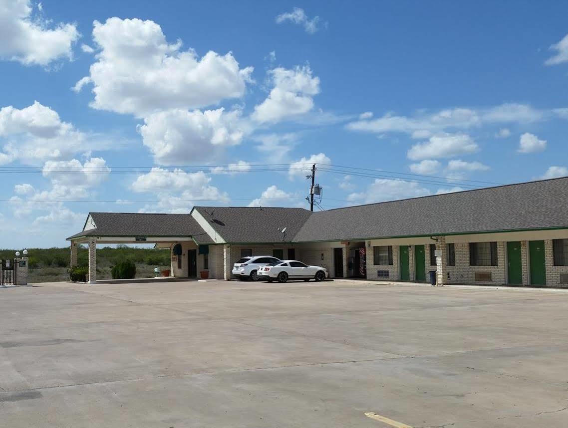 Garden Inn & Suites Hebbronville Extérieur photo